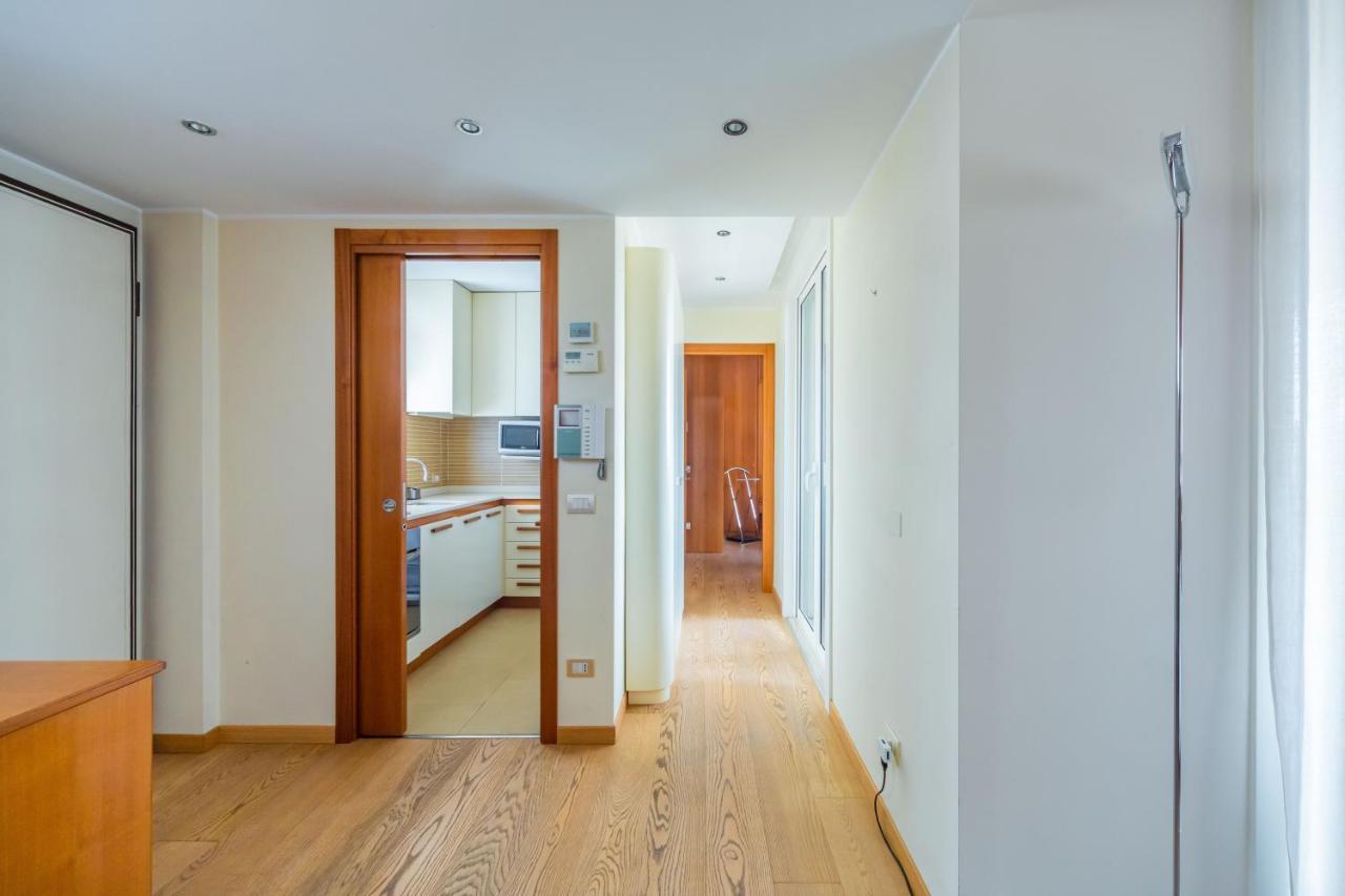 Cozy Apt - Corso Vercelli & Conciliazione M1 Милано Екстериор снимка