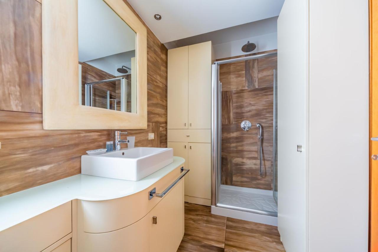 Cozy Apt - Corso Vercelli & Conciliazione M1 Милано Екстериор снимка