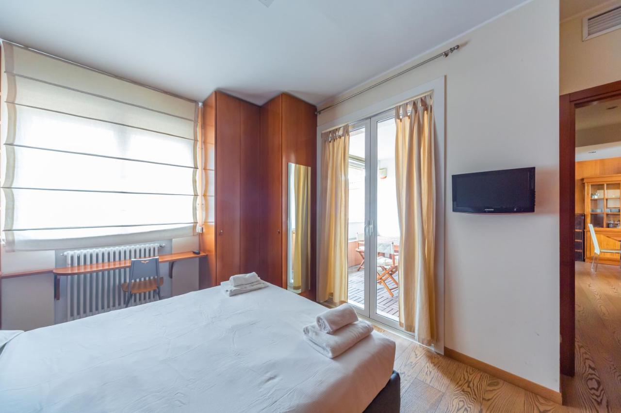 Cozy Apt - Corso Vercelli & Conciliazione M1 Милано Екстериор снимка